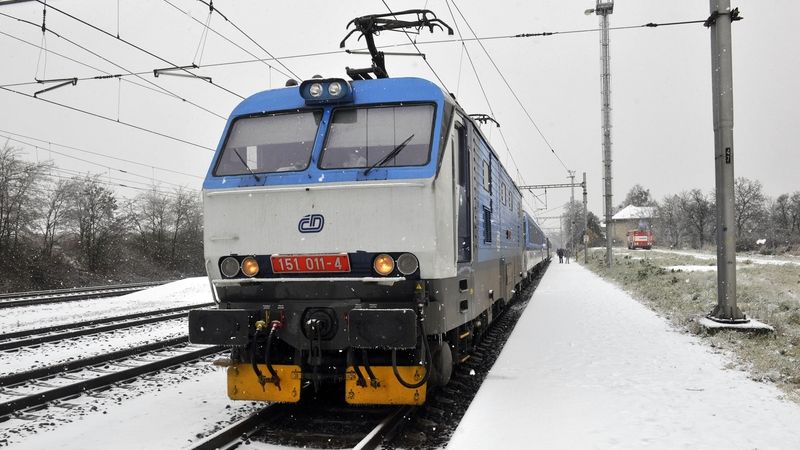Námraza na Benešovsku zastavila vlaky